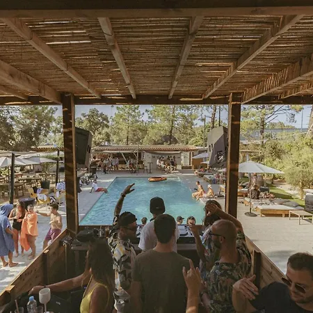 Campsite Zecamping 3 Etoiles Animaux Acceptes Piscine Et Aire De Jeux