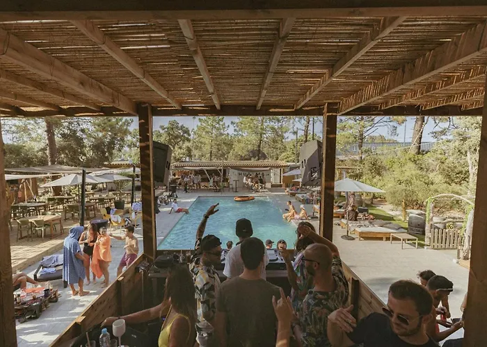 Campsite Zecamping 3 Etoiles Animaux Acceptes Piscine Et Aire De Jeux