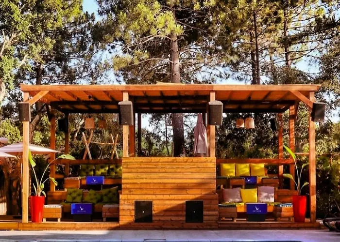 Zecamping 3 Etoiles Animaux Acceptes Piscine Et Aire De Jeux Campsite